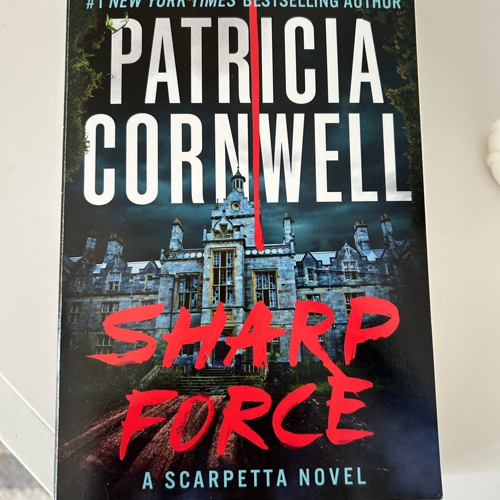 Sharp Force by Patricia Cornwell Book​